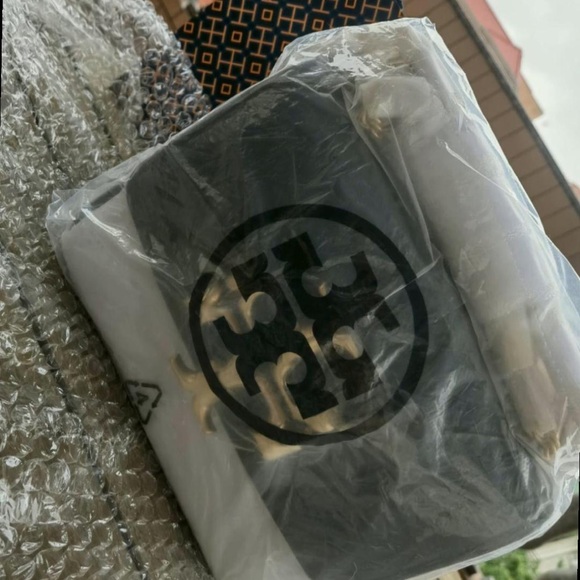 Tory Burch Shoulder Bag - Picture 5 of 6